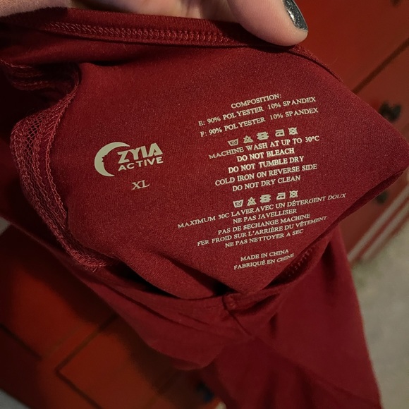 Nearly new Zyia Cranberry Effortless Tank XL - Picture 4 of 5